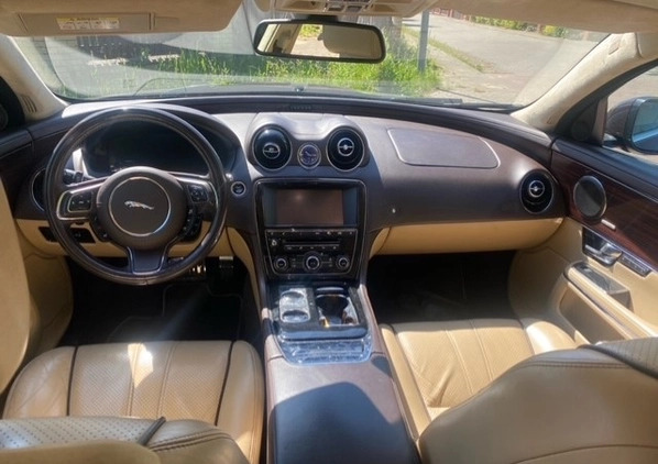 Jaguar XJ cena 48000 przebieg: 231000, rok produkcji 2010 z Radom małe 154